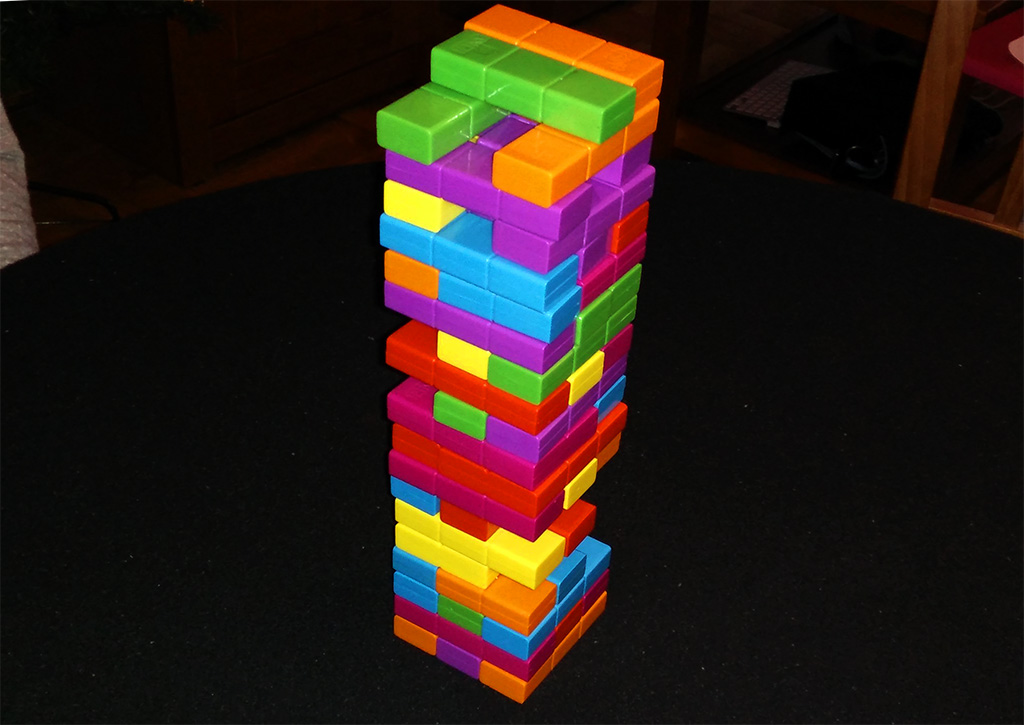 Jenga Tetris sobre superficie más estable